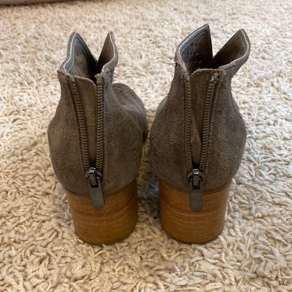 Dirty Laundry open toed sandals. Size 9.5 - Picture 4 of 6